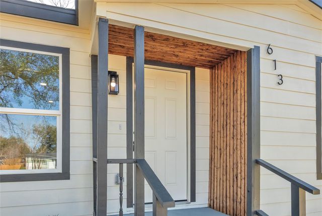 613 19th Avenue N, Texas City, TX 77590