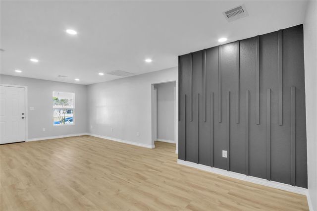 613 19th Avenue N, Texas City, TX 77590