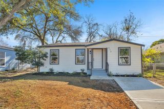 613 19th Avenue N, Texas City, TX 77590