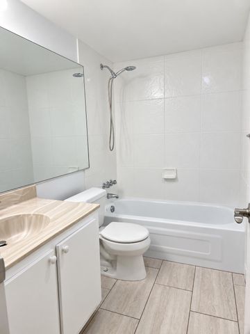 138 S CYPRESS Road 218, Pompano Beach, FL 33060