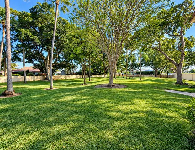 138 S CYPRESS Road 218, Pompano Beach, FL 33060