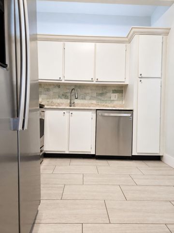 138 S CYPRESS Road 218, Pompano Beach, FL 33060