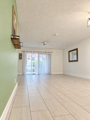 138 S CYPRESS Road 218, Pompano Beach, FL 33060