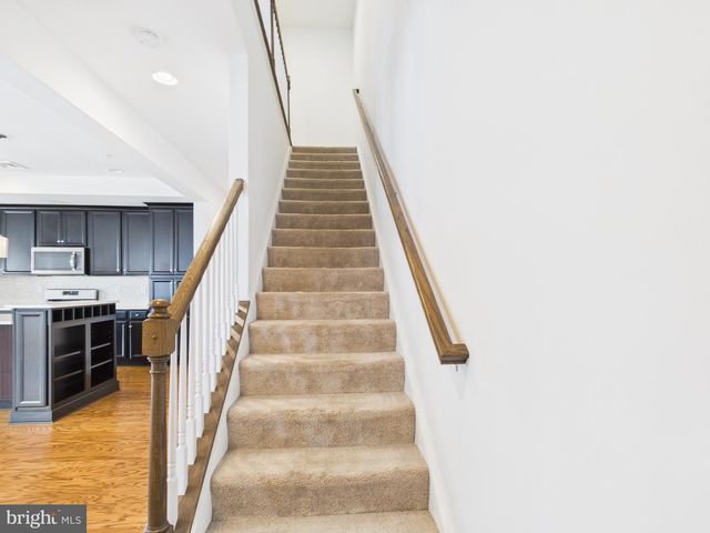 702 MAYER PL, Lancaster, PA 17601