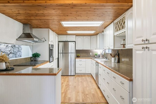 12820 Lake Avenue NW, Poulsbo, WA 98370