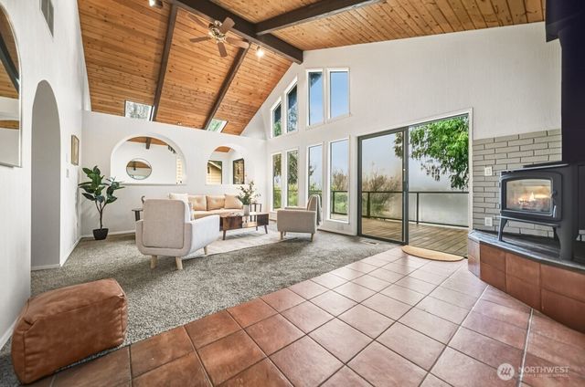 12820 Lake Avenue NW, Poulsbo, WA 98370