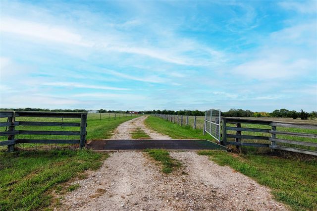 1162 County Road 234b, Hallettsville, TX 77964