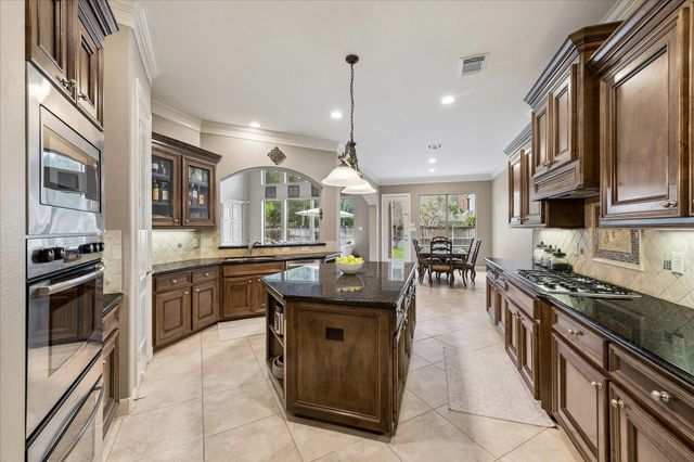 6103 Rustic Creek Lane, Kingwood, TX 77345