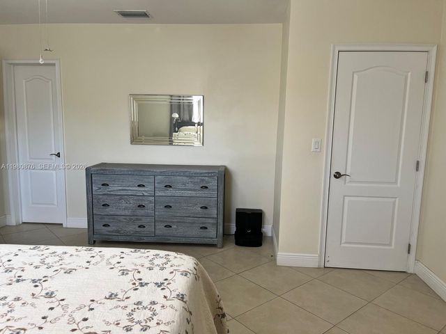 685 W 77th St, Hialeah, FL 33014