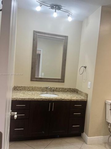 685 W 77th St, Hialeah, FL 33014