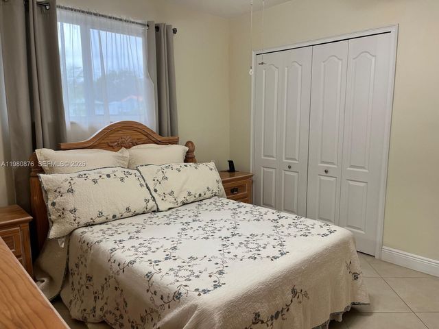 685 W 77th St, Hialeah, FL 33014