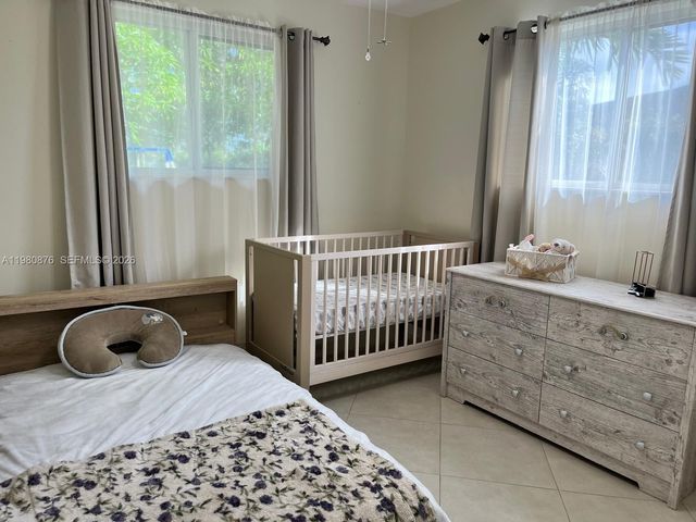 685 W 77th St, Hialeah, FL 33014