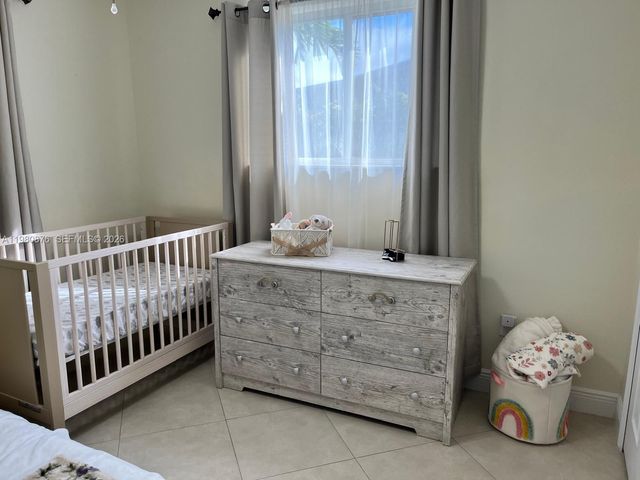 685 W 77th St, Hialeah, FL 33014