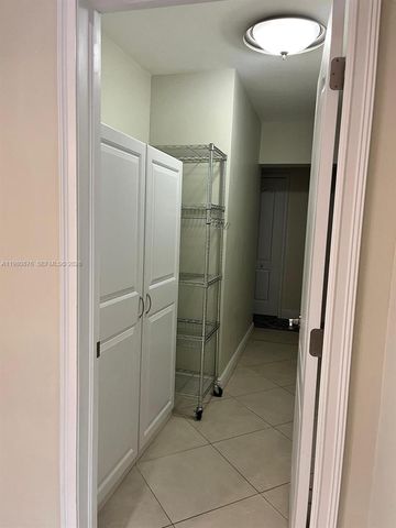 685 W 77th St, Hialeah, FL 33014