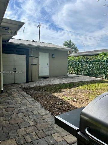685 W 77th St, Hialeah, FL 33014