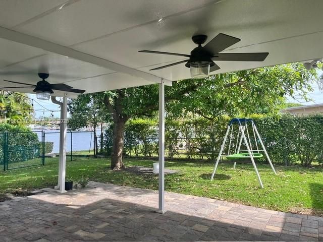 685 W 77th St, Hialeah, FL 33014