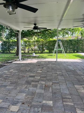685 W 77th St, Hialeah, FL 33014