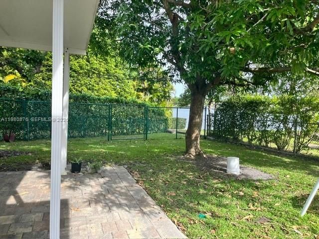 685 W 77th St, Hialeah, FL 33014