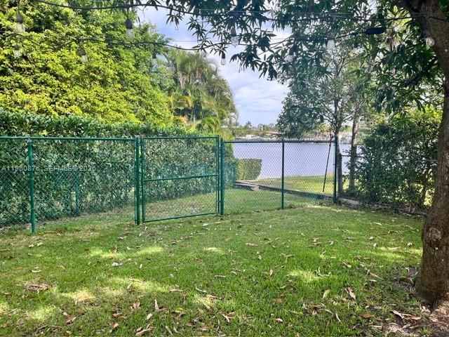 685 W 77th St, Hialeah, FL 33014