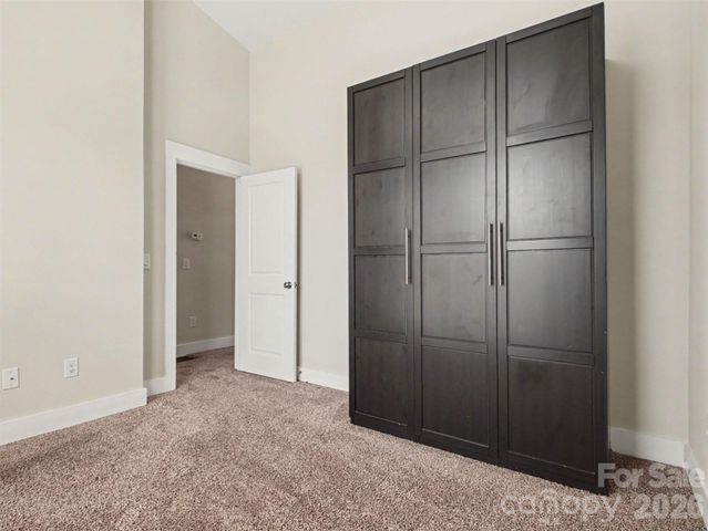951 Warren Burgess Lane, Charlotte, NC 28205