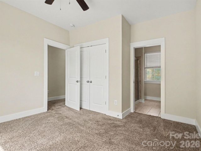 951 Warren Burgess Lane, Charlotte, NC 28205
