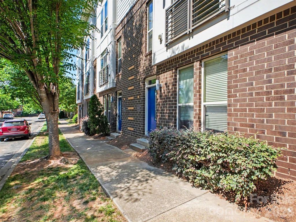 951 Warren Burgess Lane, Charlotte, NC 28205