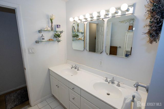 4 Wilmot Road, Sayreville, NJ 08872