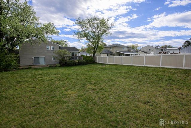 4 Wilmot Road, Sayreville, NJ 08872