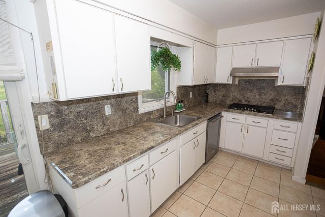 4 Wilmot Road, Sayreville, NJ 08872