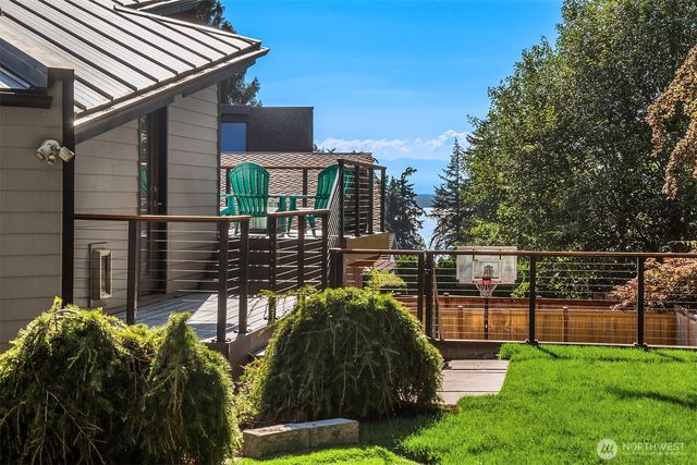 7017 165th Place SW, Edmonds, WA 98026