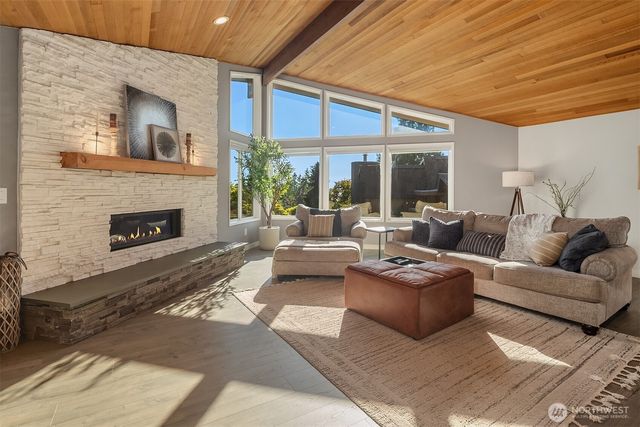 7017 165th Place SW, Edmonds, WA 98026