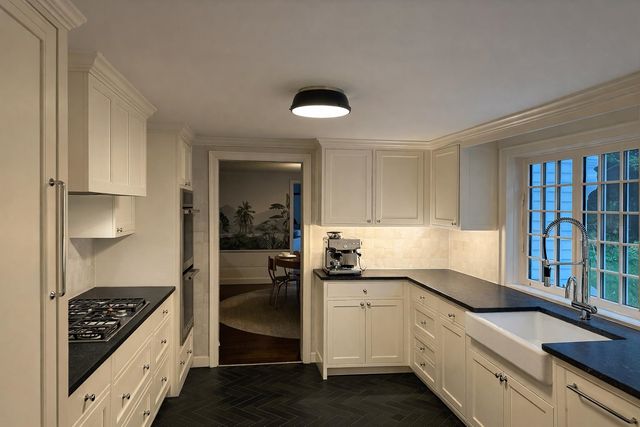 11 Strawberry Hill, Brattleboro, VT 05301