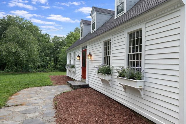 11 Strawberry Hill, Brattleboro, VT 05301