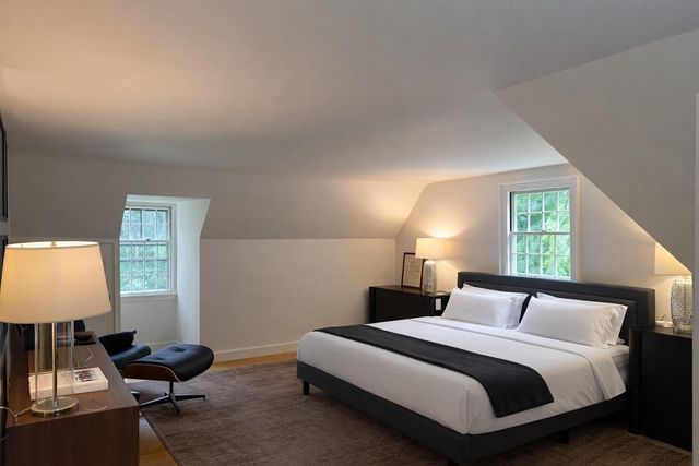 11 Strawberry Hill, Brattleboro, VT 05301