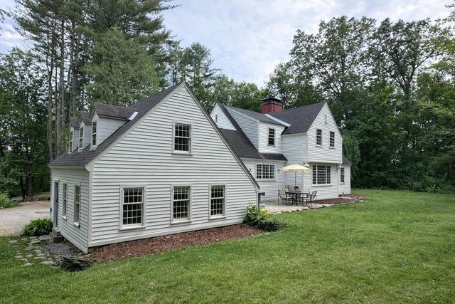 11 Strawberry Hill, Brattleboro, VT 05301