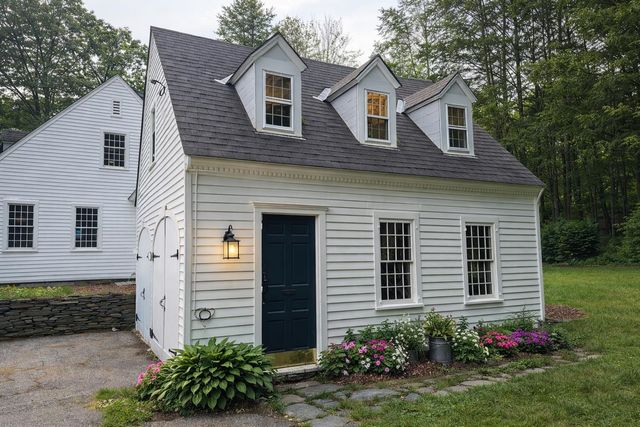 11 Strawberry Hill, Brattleboro, VT 05301