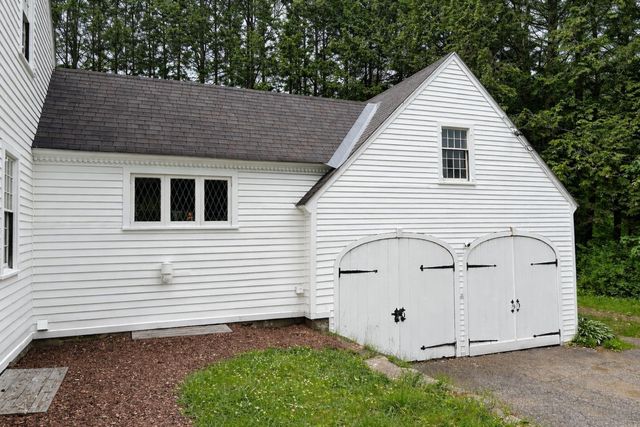 11 Strawberry Hill, Brattleboro, VT 05301
