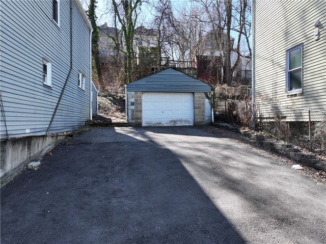 335 Queensbury St, Crafton Heights, PA 15205