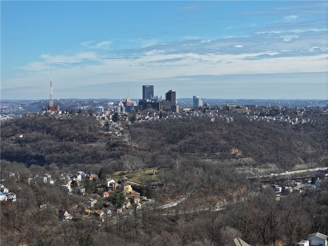 335 Queensbury St, Crafton Heights, PA 15205