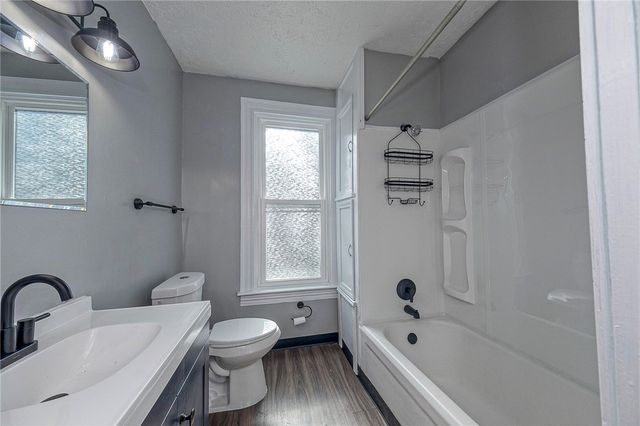 335 Queensbury St, Crafton Heights, PA 15205