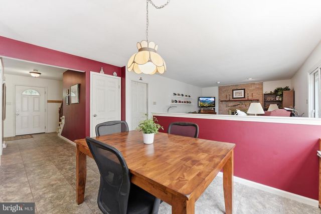 211 W NEVERSINK RD, Reading, PA 19606