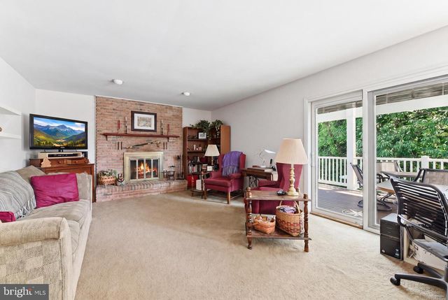 211 W NEVERSINK RD, Reading, PA 19606