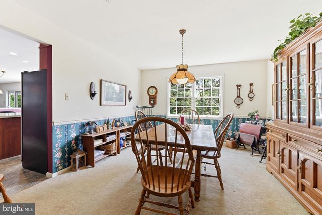 211 W NEVERSINK RD, Reading, PA 19606