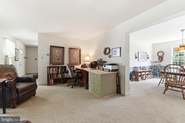 211 W NEVERSINK RD, Reading, PA 19606