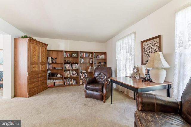 211 W NEVERSINK RD, Reading, PA 19606