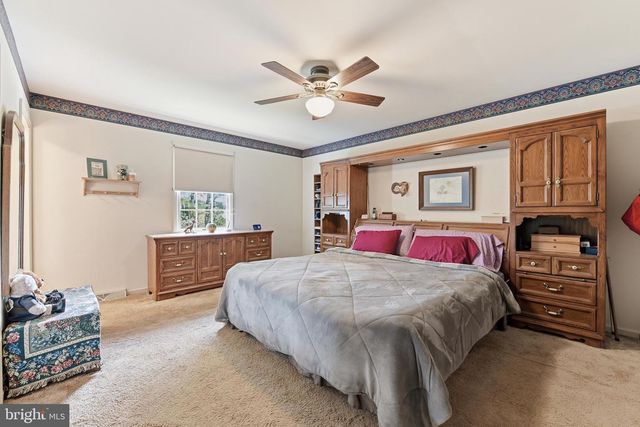 211 W NEVERSINK RD, Reading, PA 19606