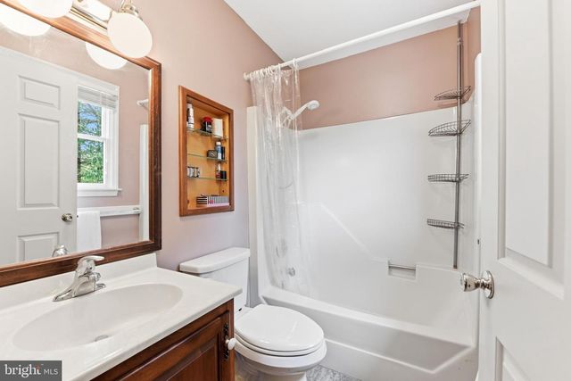 211 W NEVERSINK RD, Reading, PA 19606