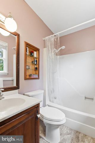 211 W NEVERSINK RD, Reading, PA 19606