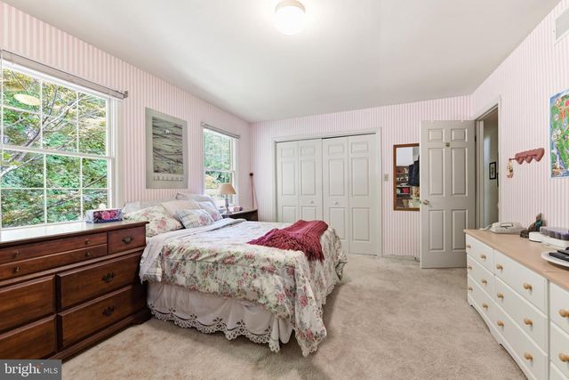 211 W NEVERSINK RD, Reading, PA 19606