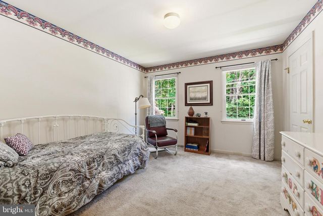 211 W NEVERSINK RD, Reading, PA 19606